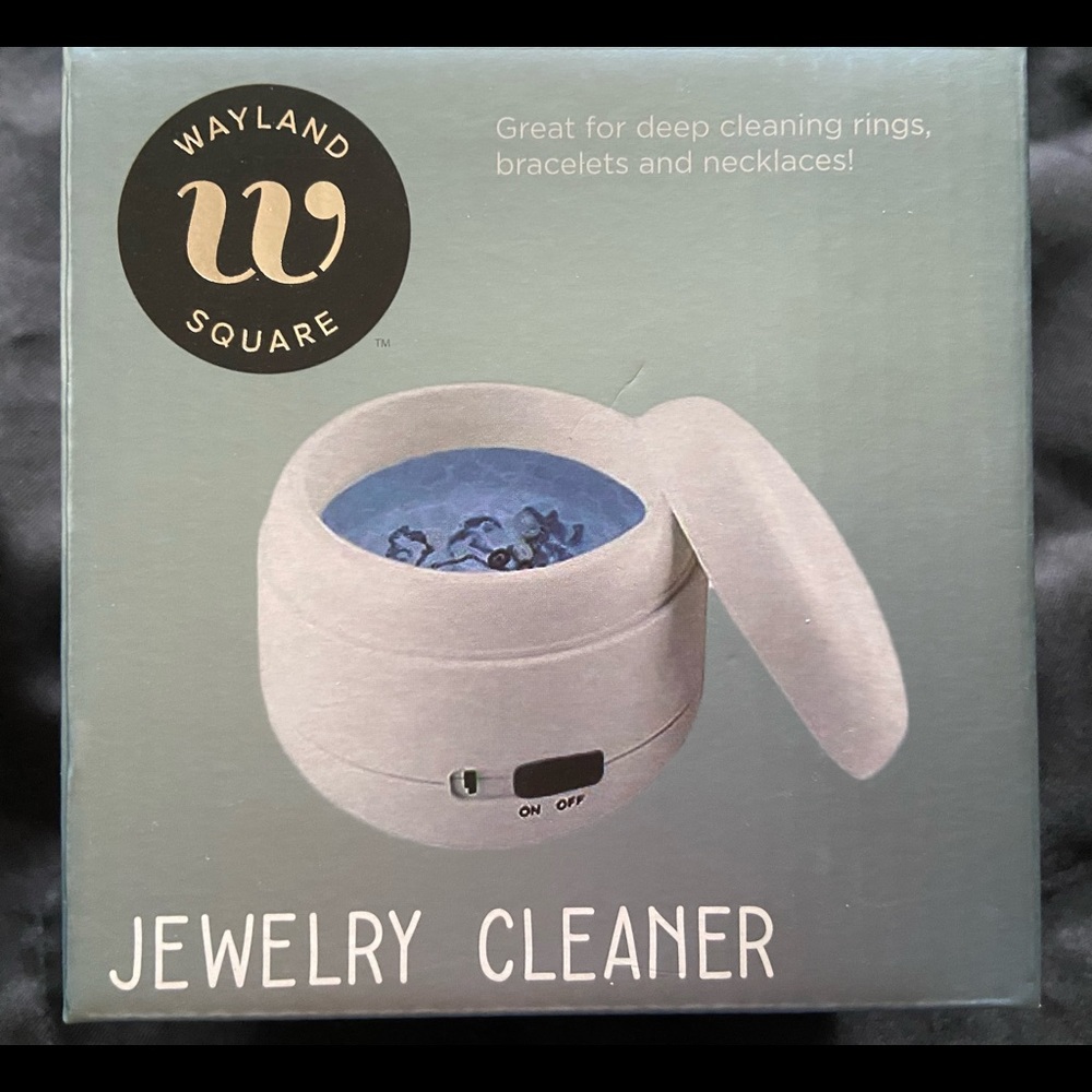 Jewelry cleaner